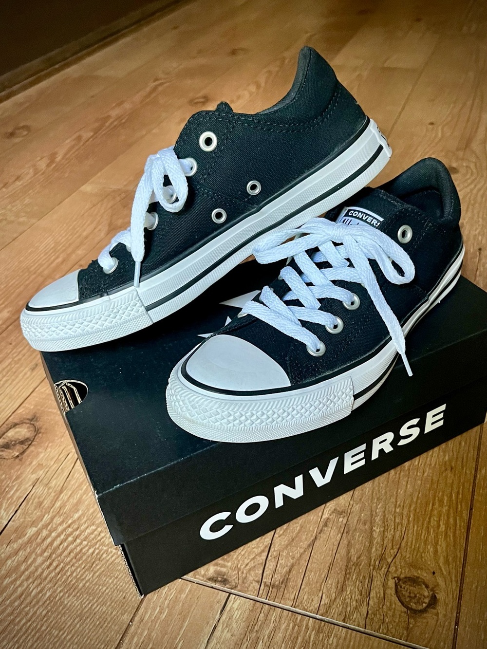 Converse Madison Sneakers Women’s 7.5